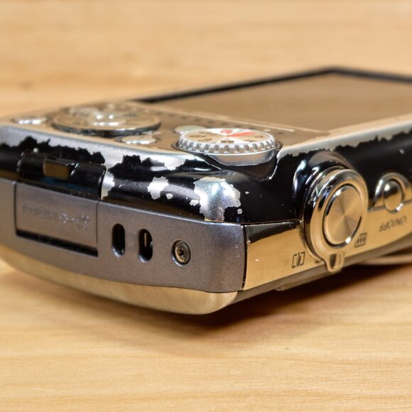 Fujifilm FinePix F80EXR 12 MP Digital Camera, with 10x Optical Zoom - Picture 10 of 12